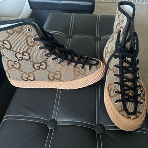 Gucci ankle sneakers giving to me as a gift but too tight for me with dust bag